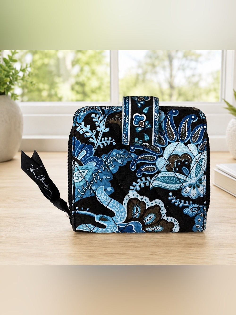 Vera Bradley Java Blue Floral Quilted Compact Credit Card-ID Wallet Coin Purse